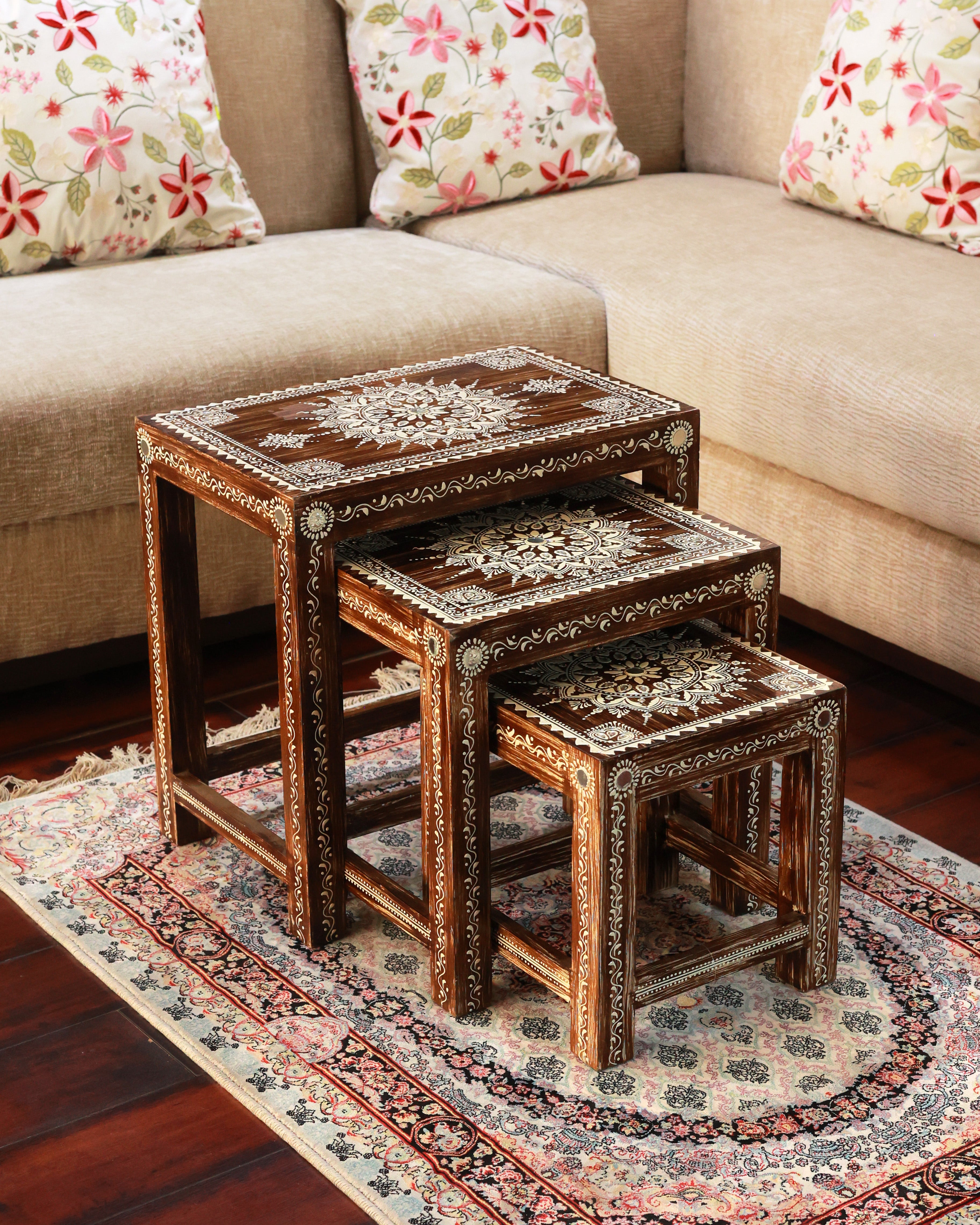 Piharwa Hand-Painted Mirror Nesting Stool – Set of 3