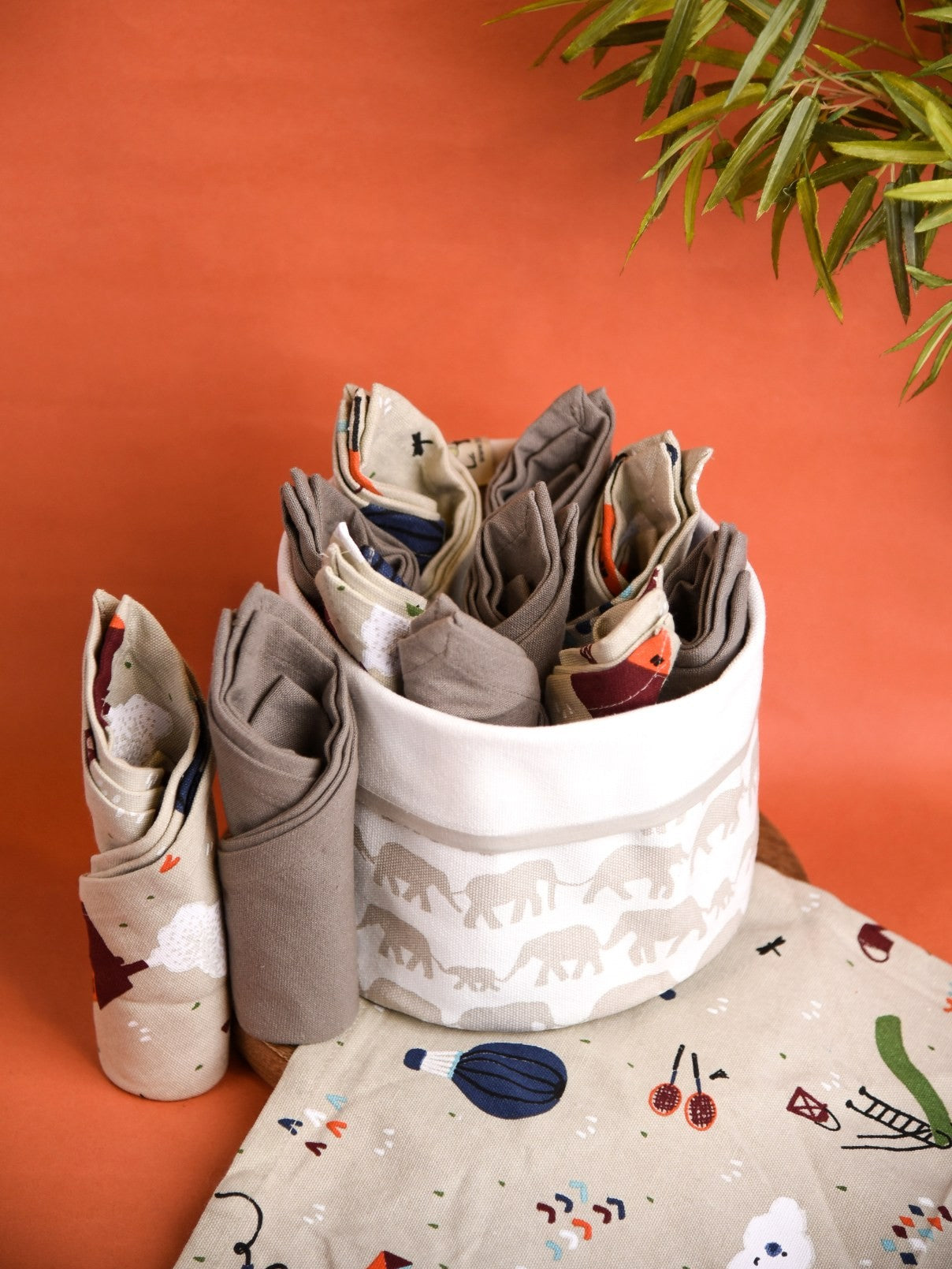 Elements of Piharwa Dinner table Napkins set