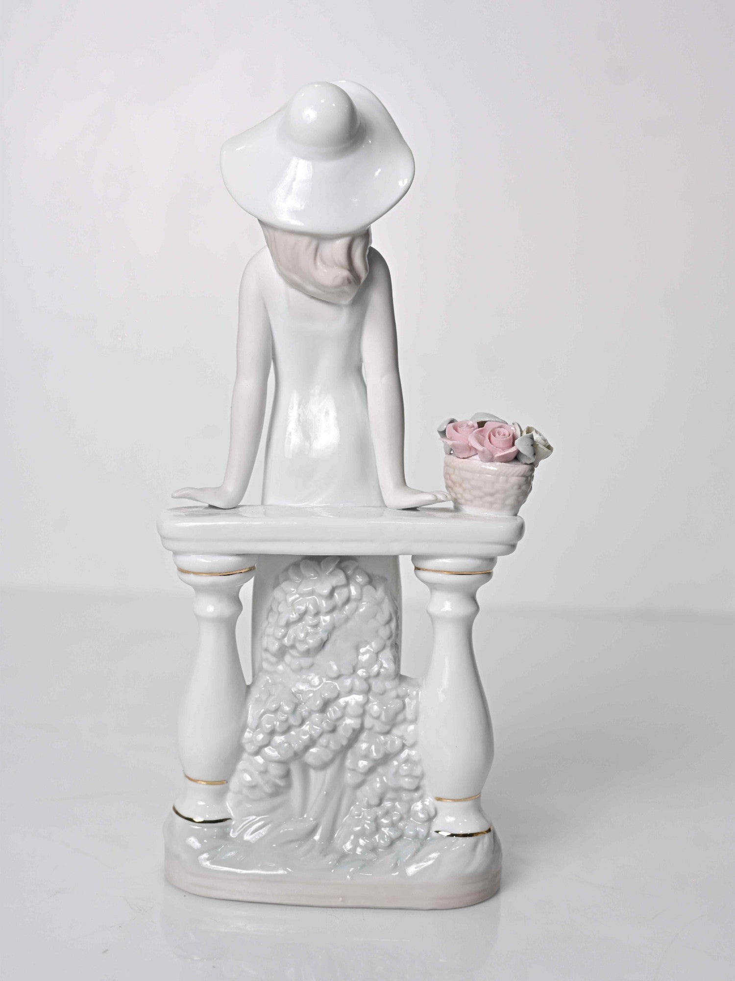 Elements of Piharwa Porcelain Italian lady