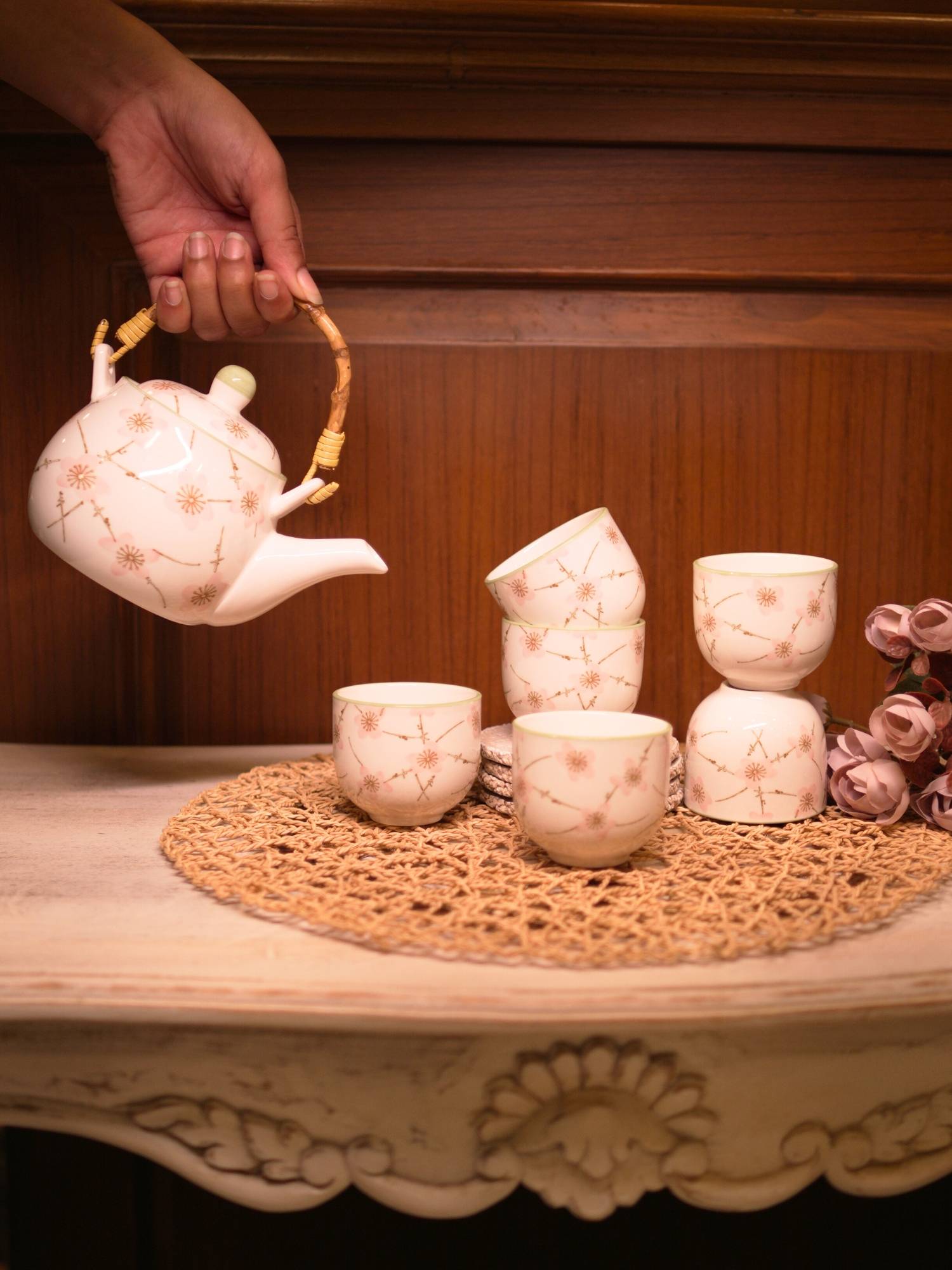 A perfect cup & Teapot set for morning tea and high tea with minimal design