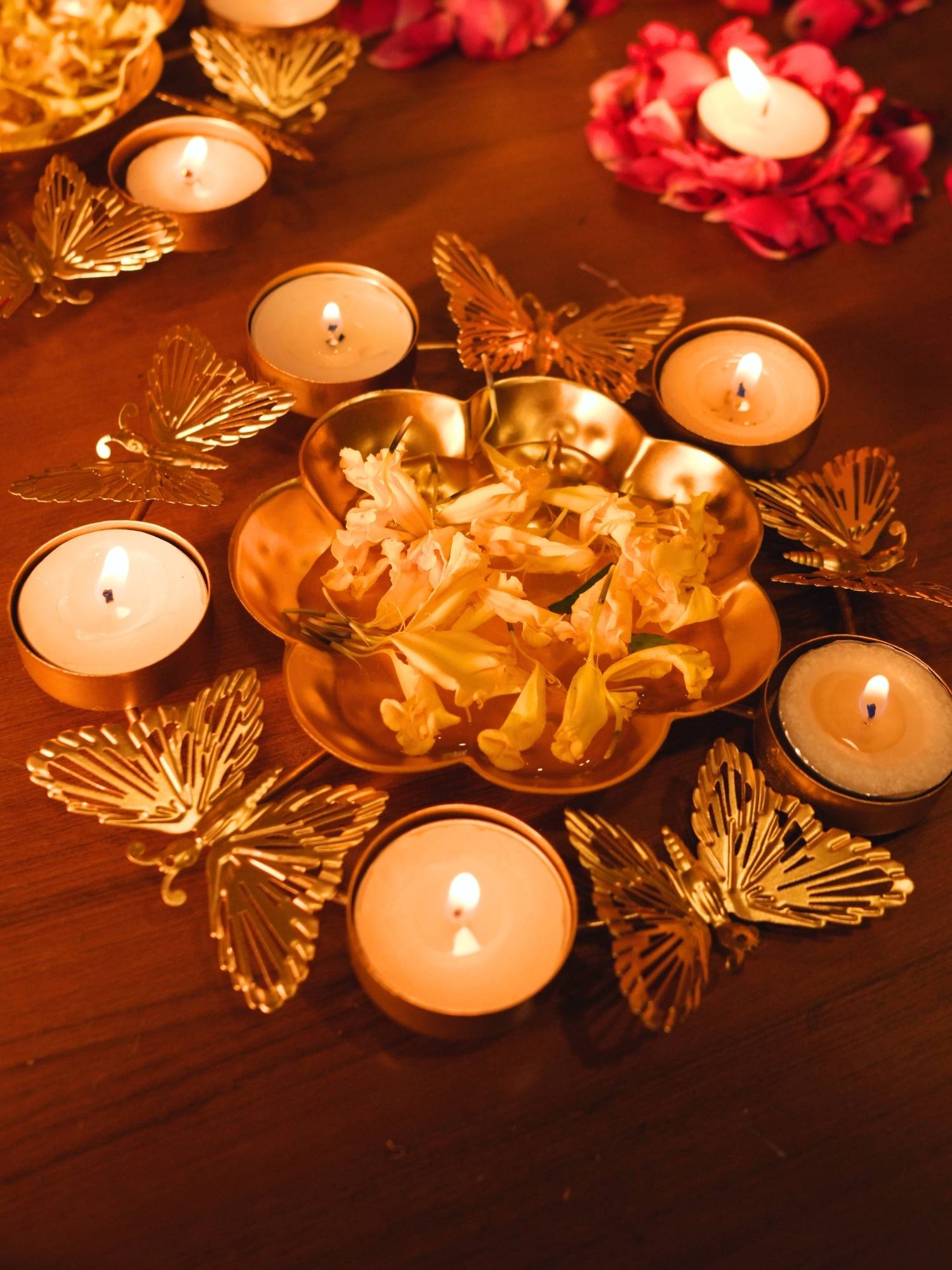 Metal golden urli - used for making your decor more attractive and beautiful