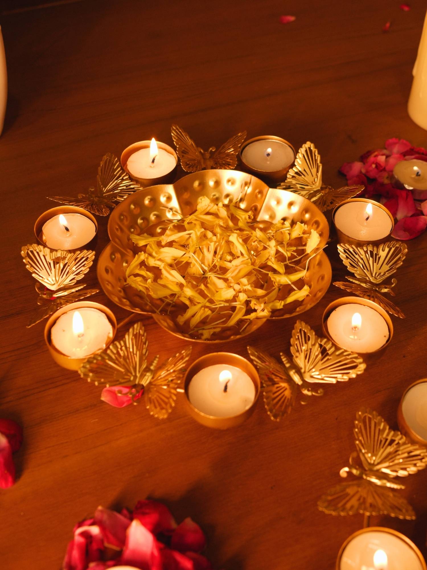 Metal golden urli - used for making your decor more attractive and beautiful