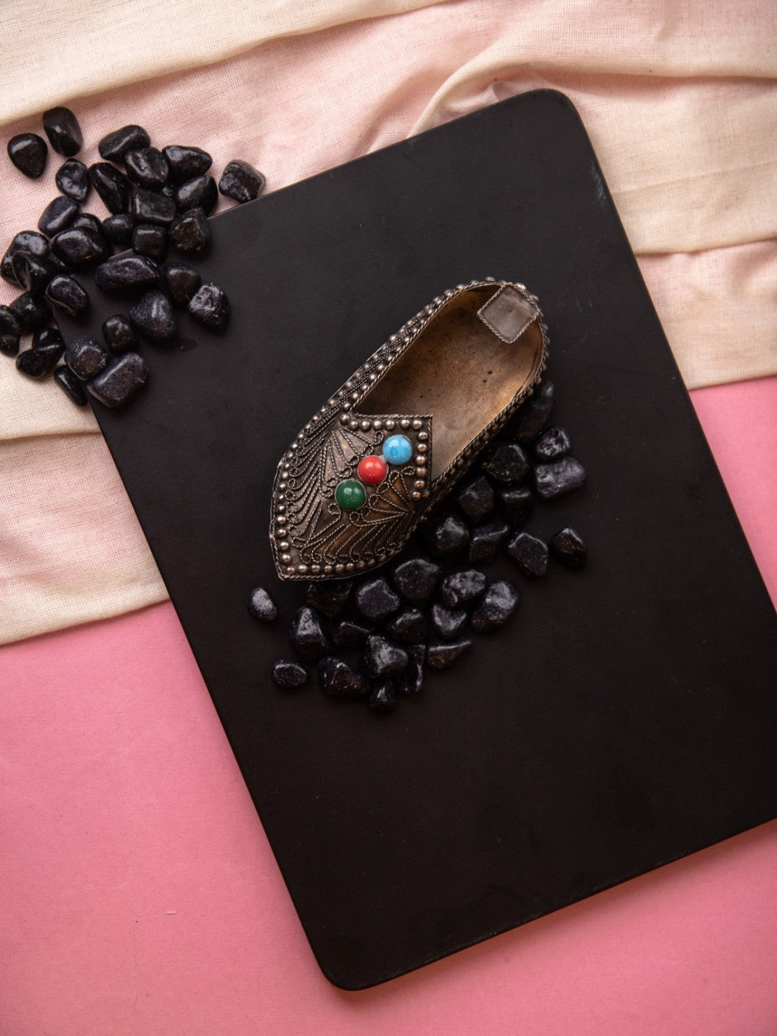 Elements of Piharwa Metalic Shoe Ash Tray