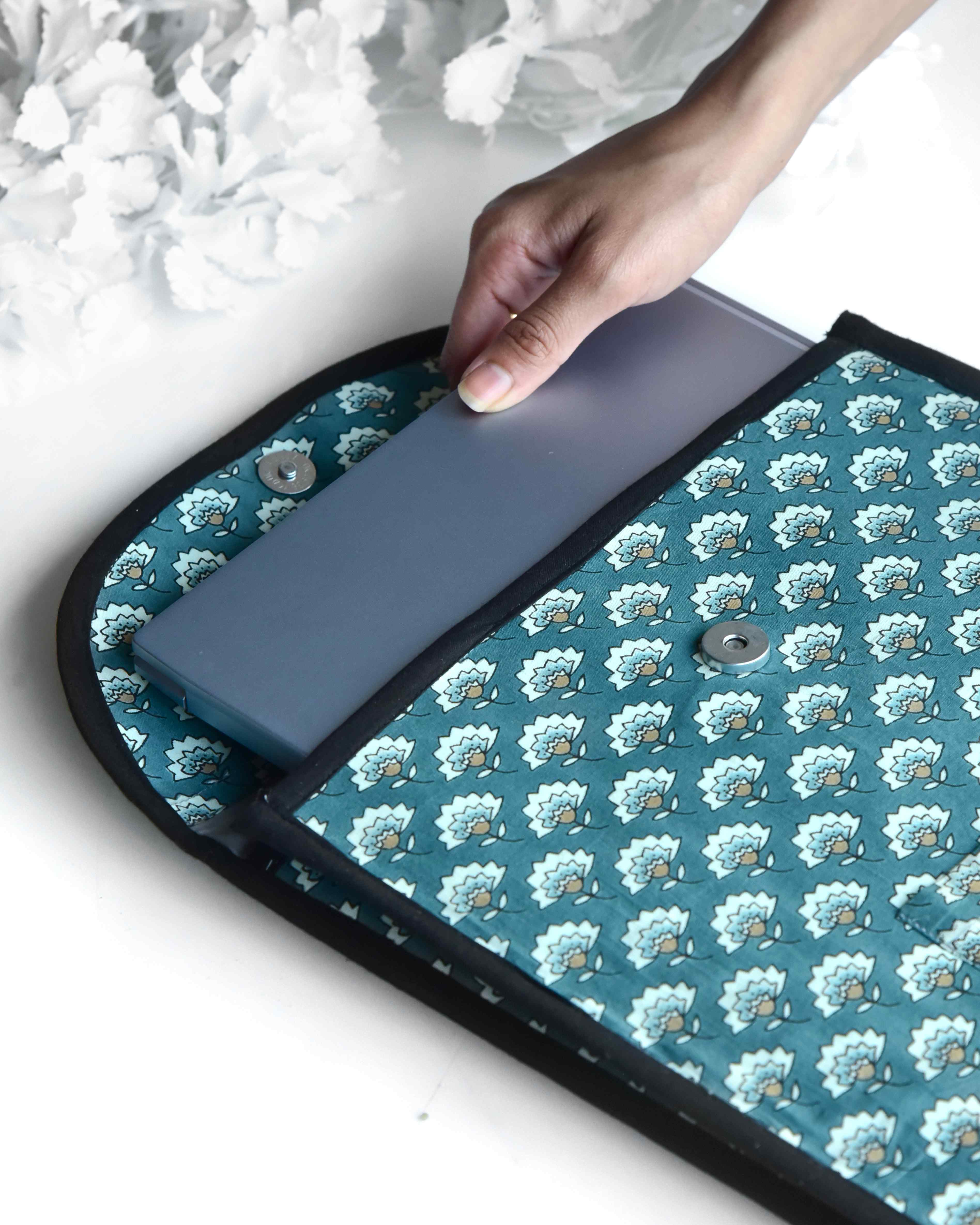 Piharwa Printed Document Sleeve