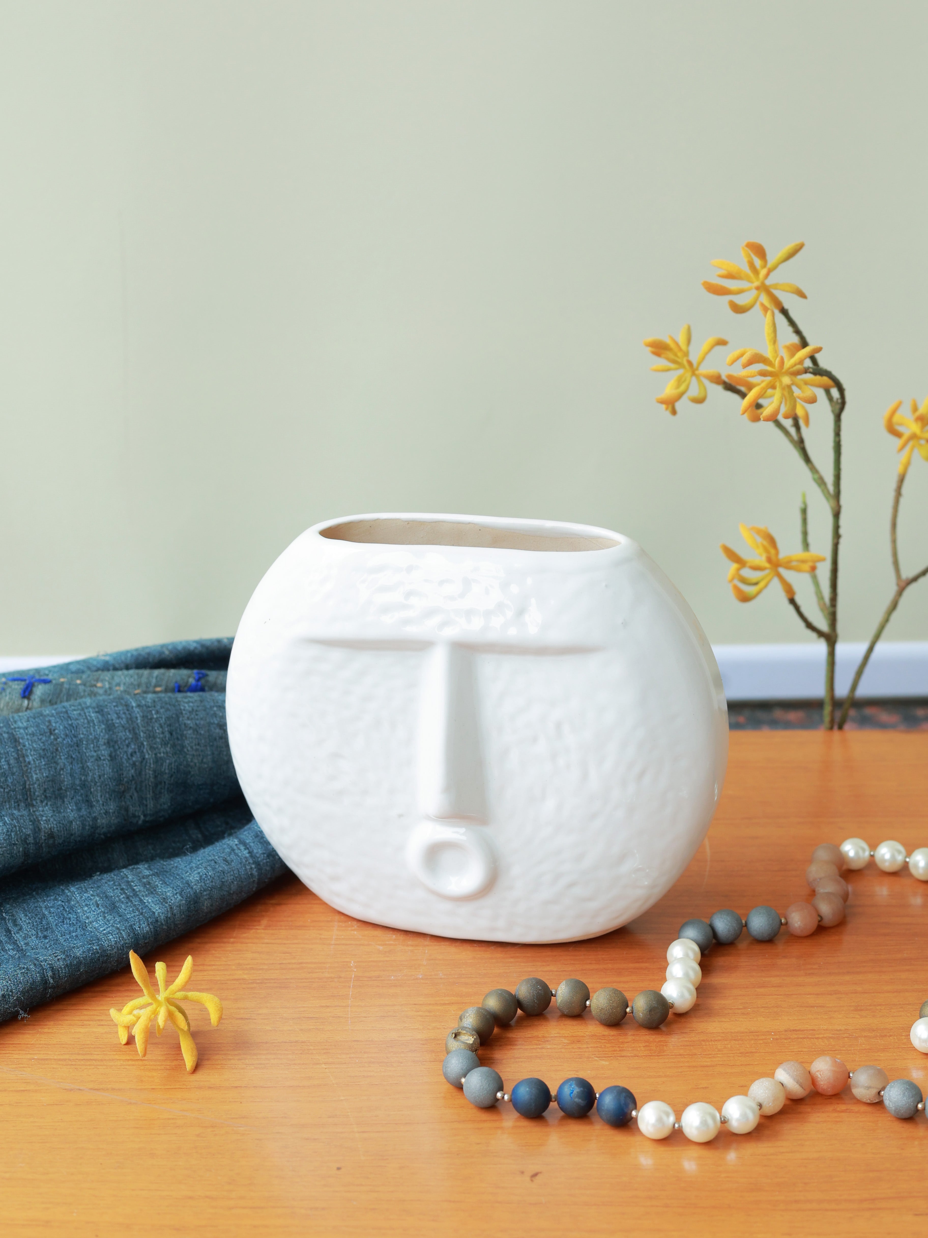 Piharwa Nirvana Face Pot - White