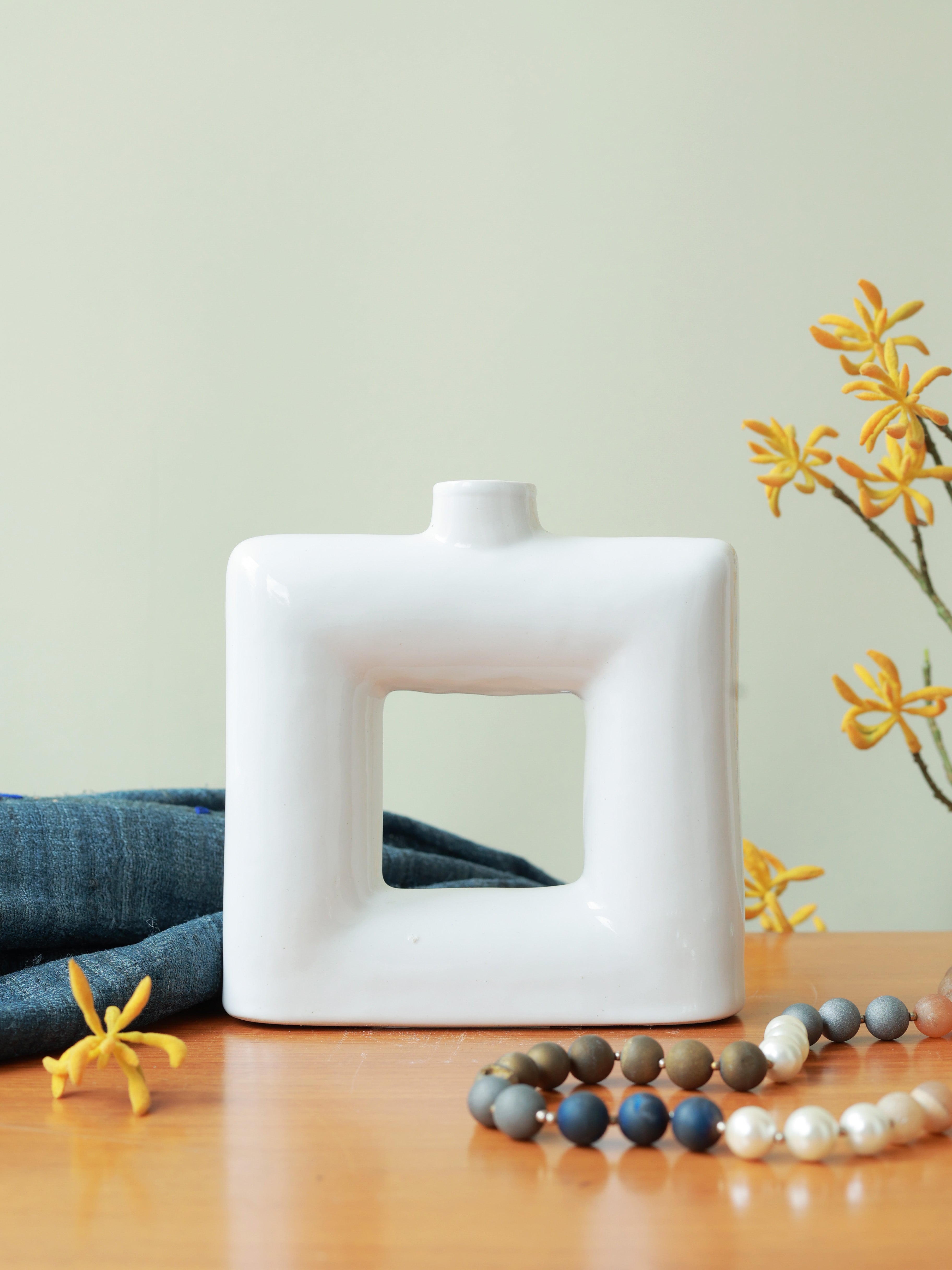 Piharwa Open Frame Vase – White