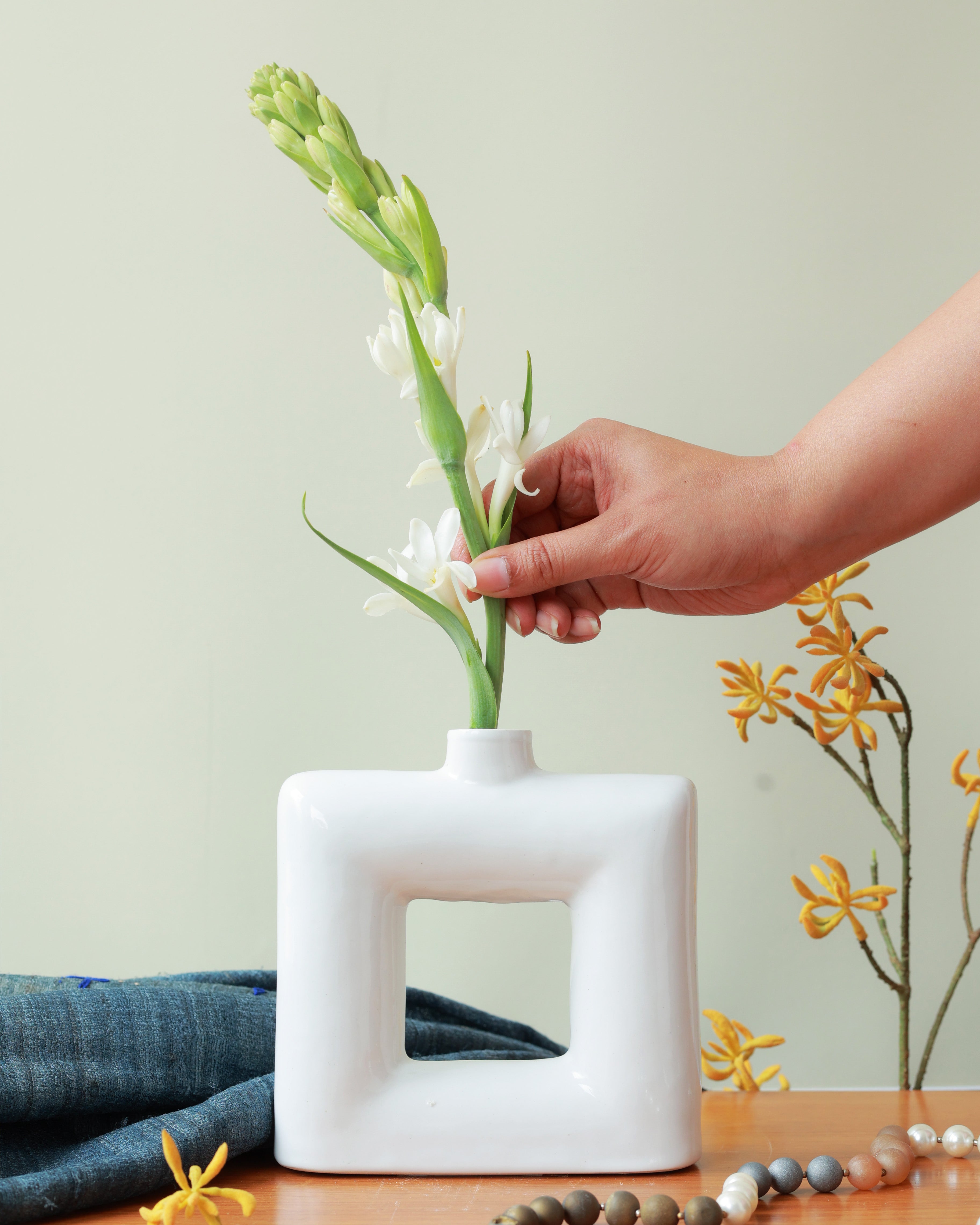 Piharwa Open Frame Vase – White