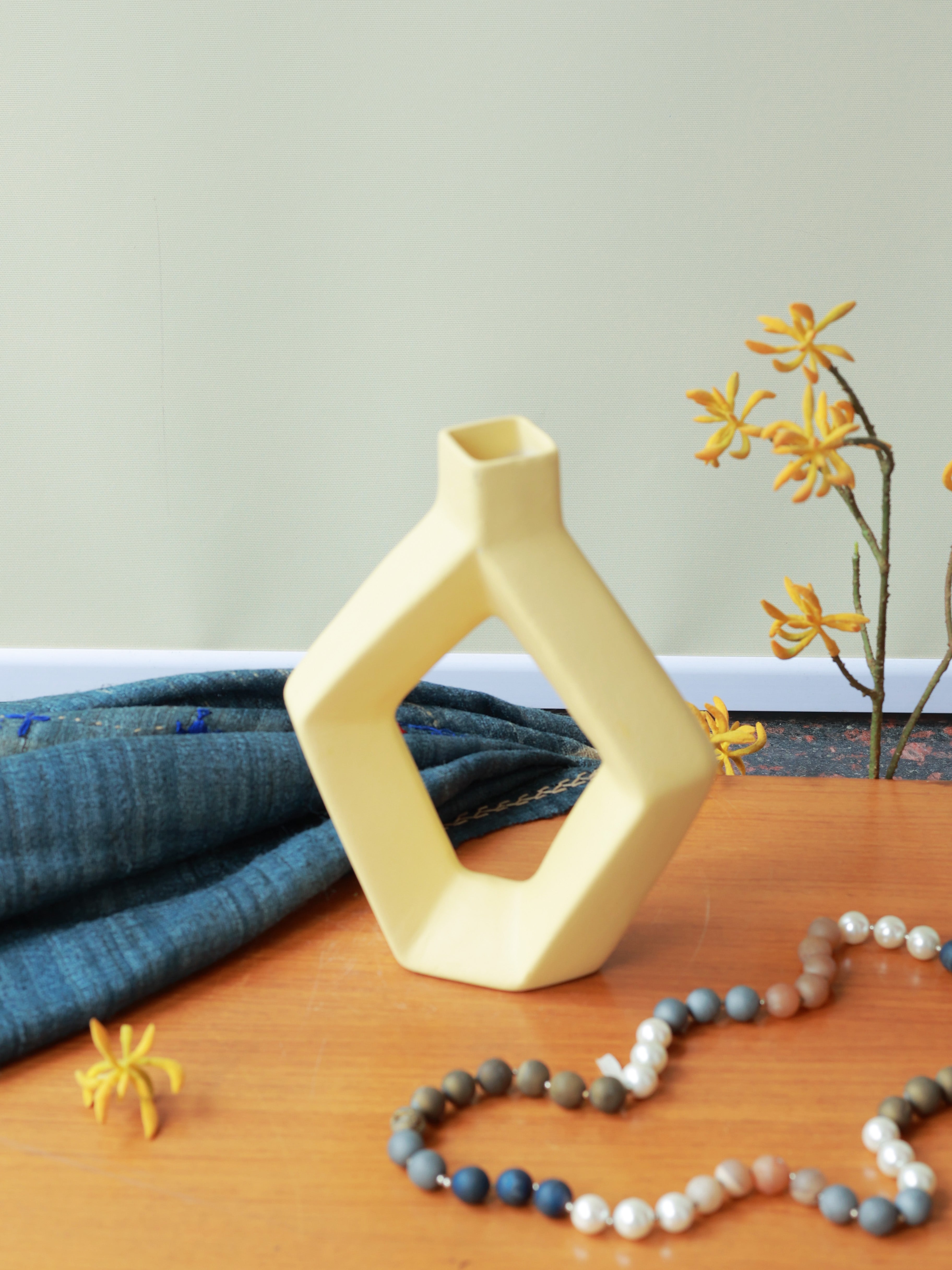Piharwa Minimal Geometric Vase - Yellow