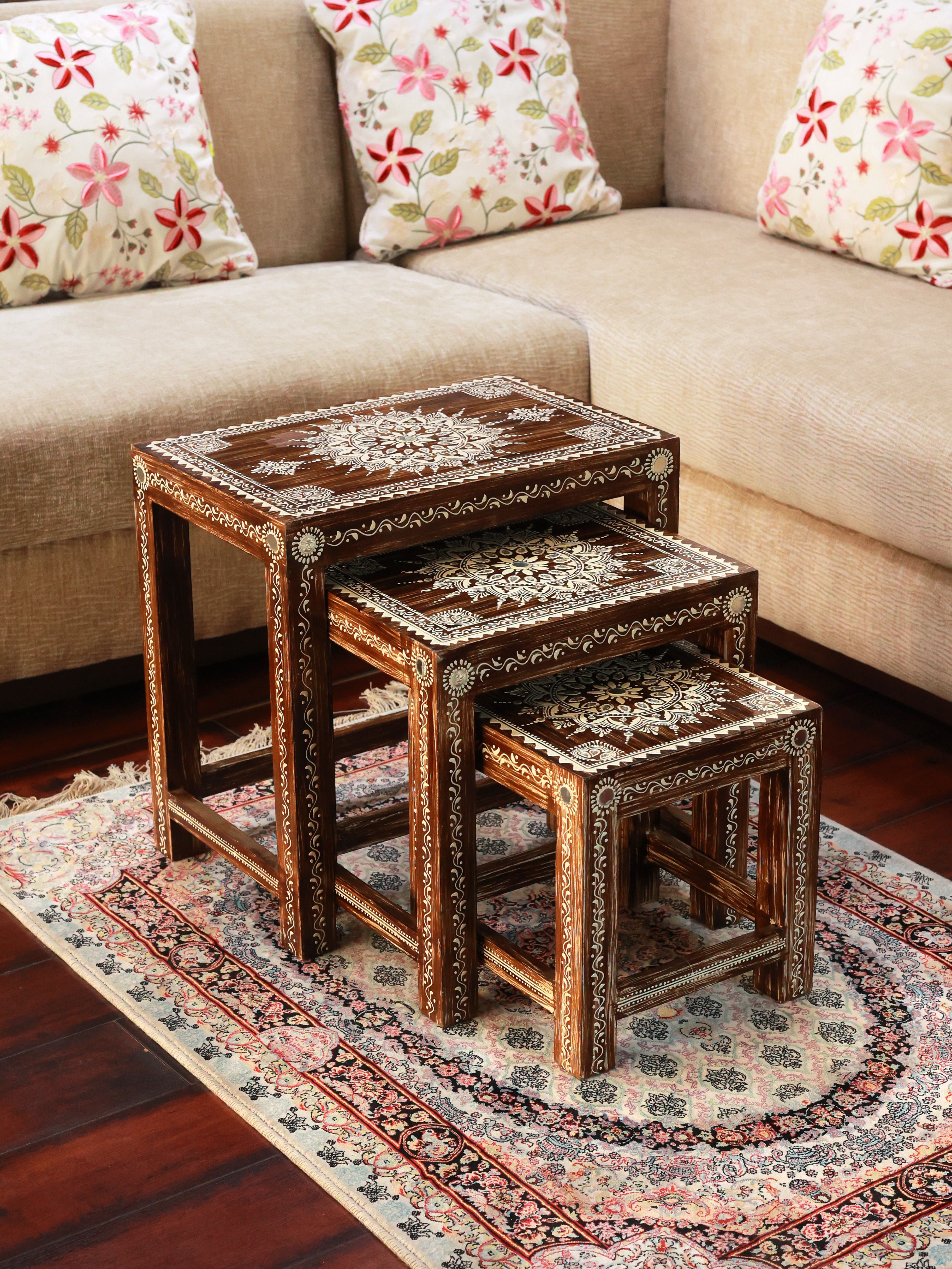 Piharwa Hand-Painted Mirror Nesting Stool – Set of 3