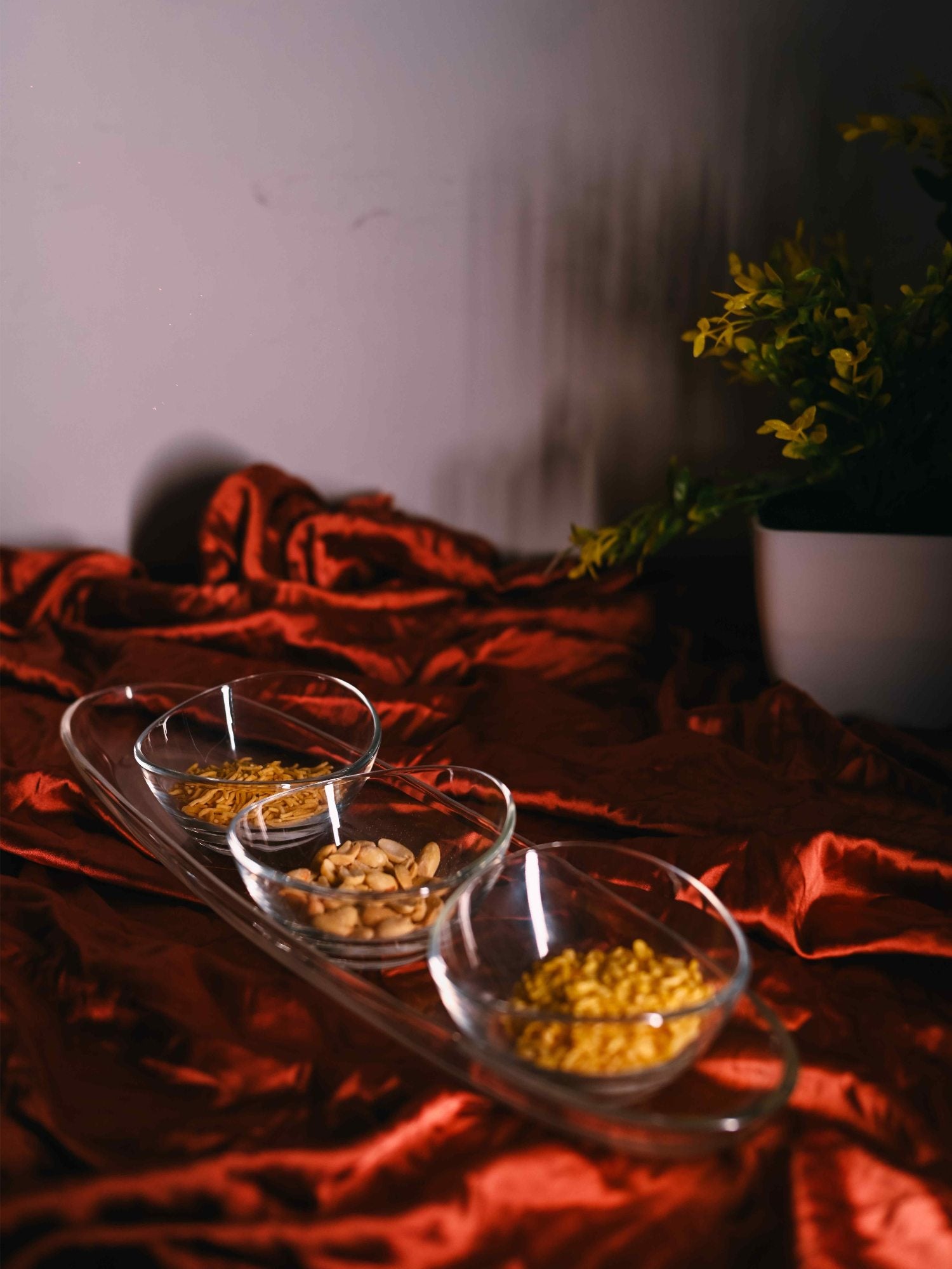 Elements of Piharwa Glass platter with 3 bowls