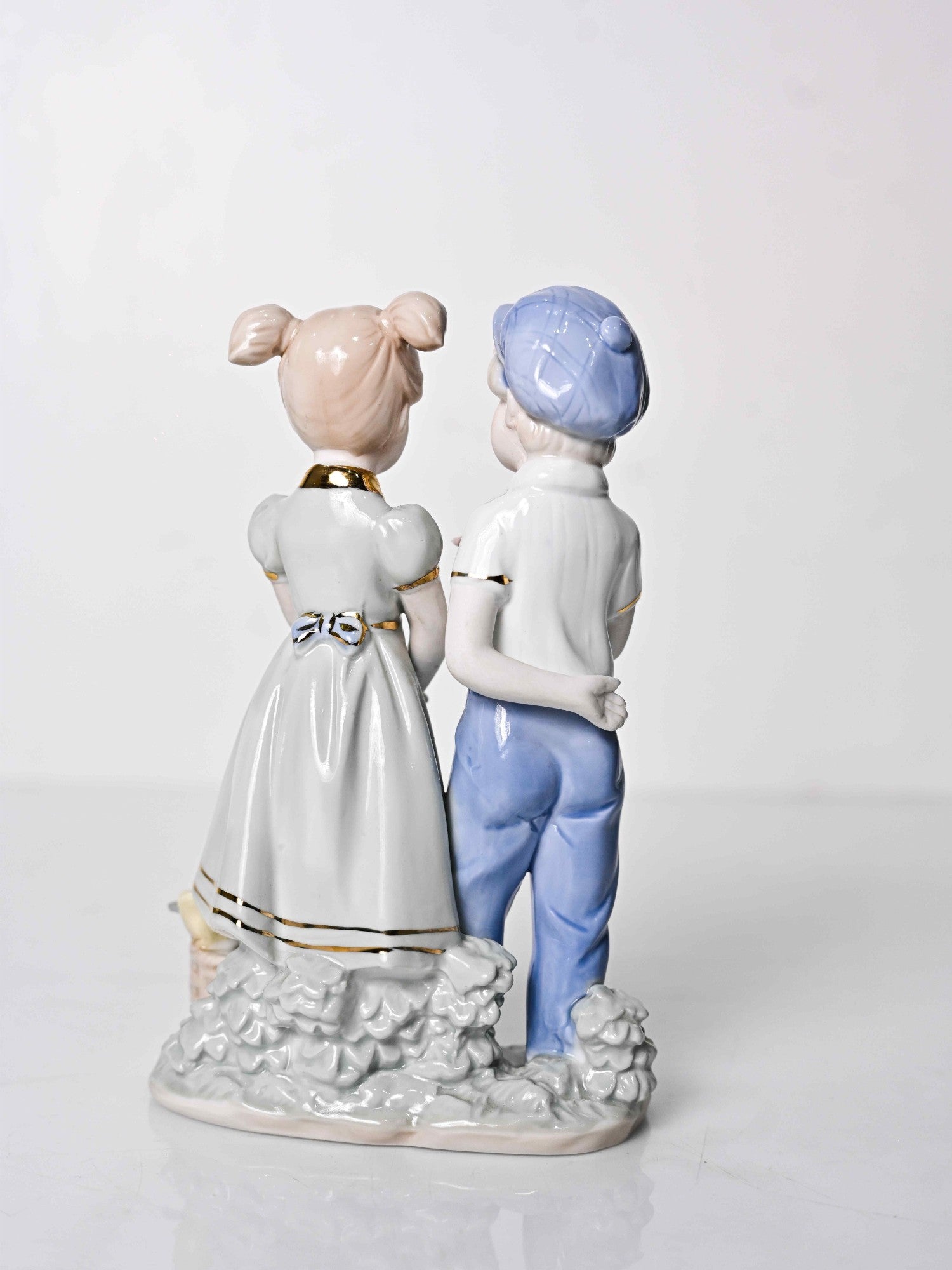 Elements of Piharwa Porcelain cute teenage couple
