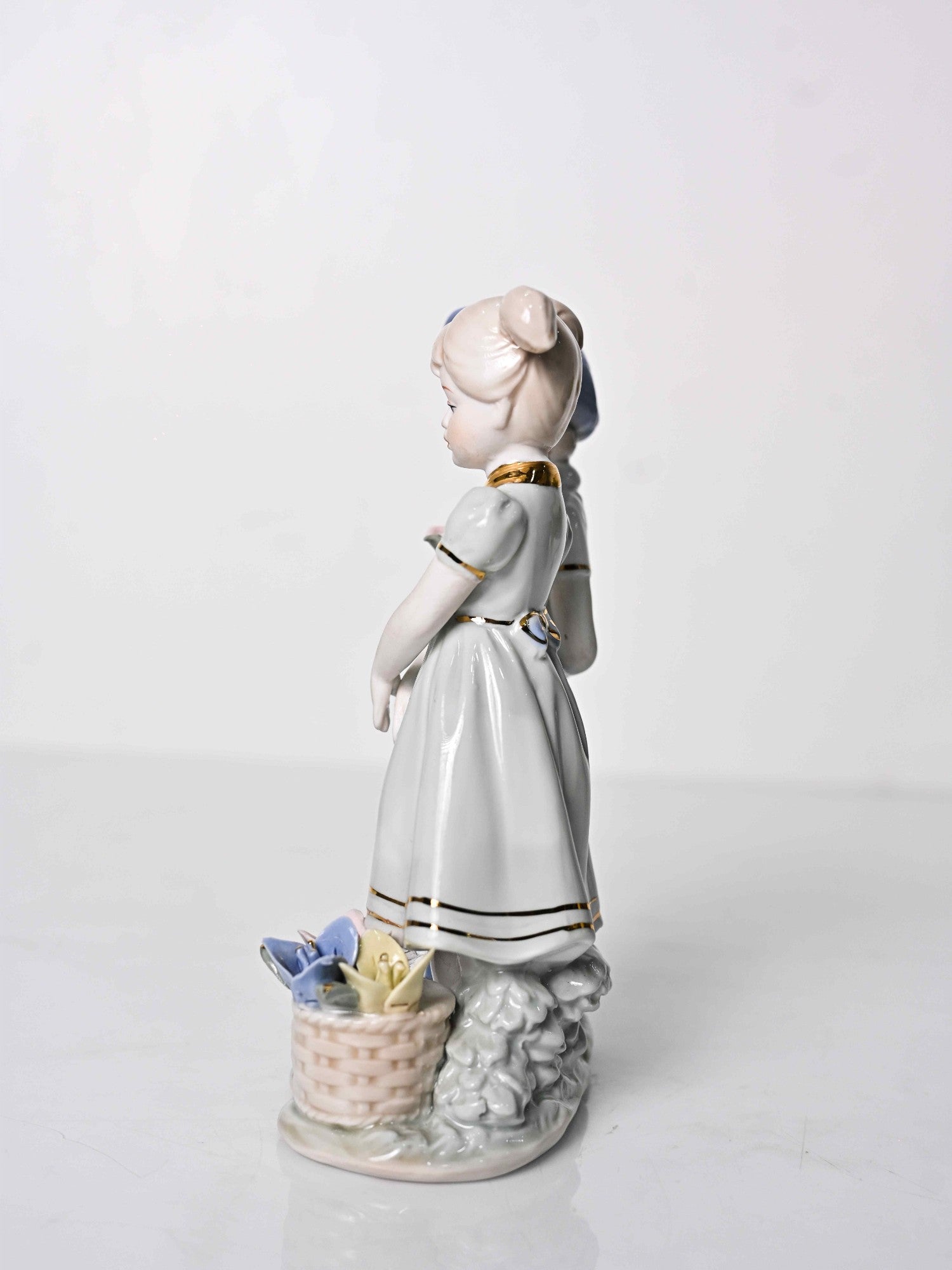 Elements of Piharwa Porcelain cute teenage couple