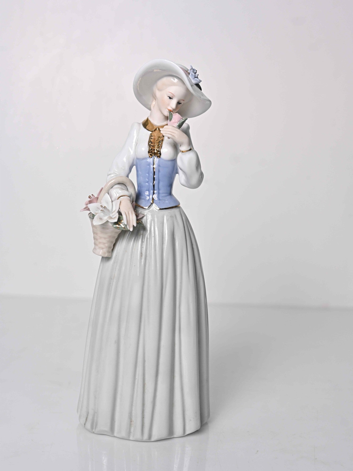 Elements of Piharwa Ceramic Italian lady