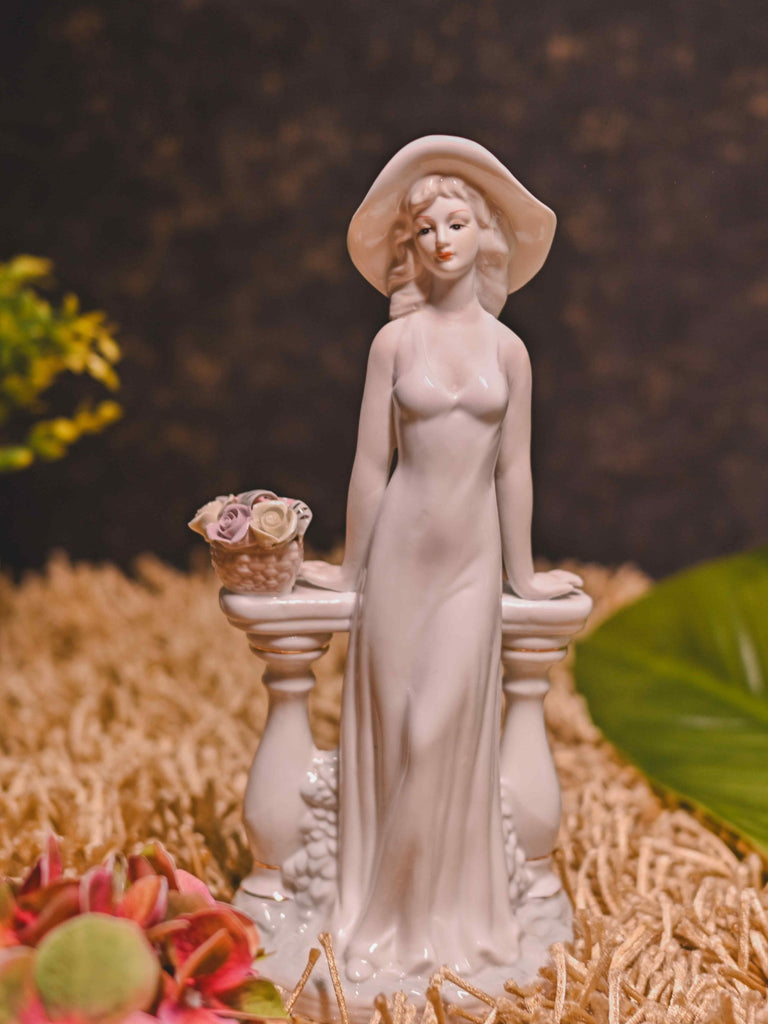 Elements of Piharwa Porcelain Italian lady