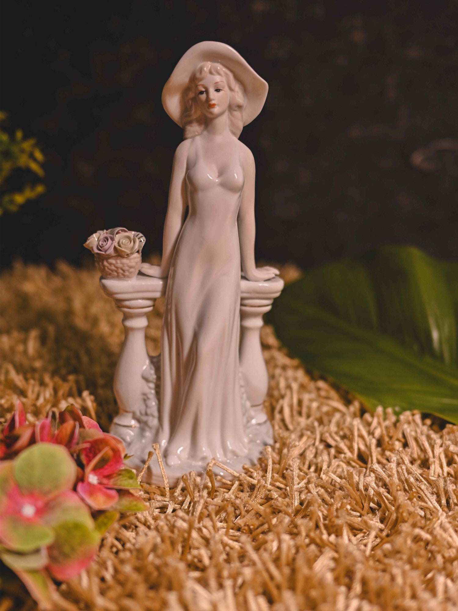Elements of Piharwa Porcelain Italian lady