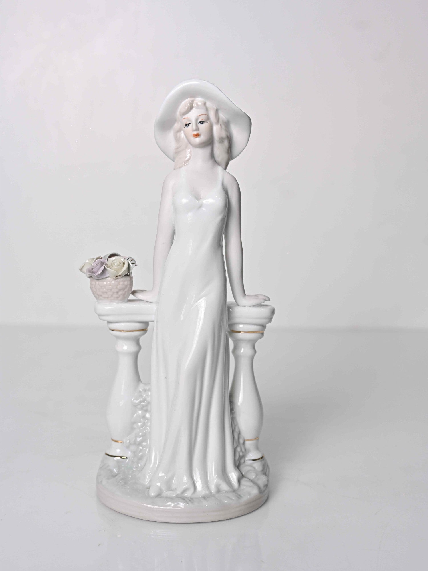 Elements of Piharwa Porcelain Italian lady