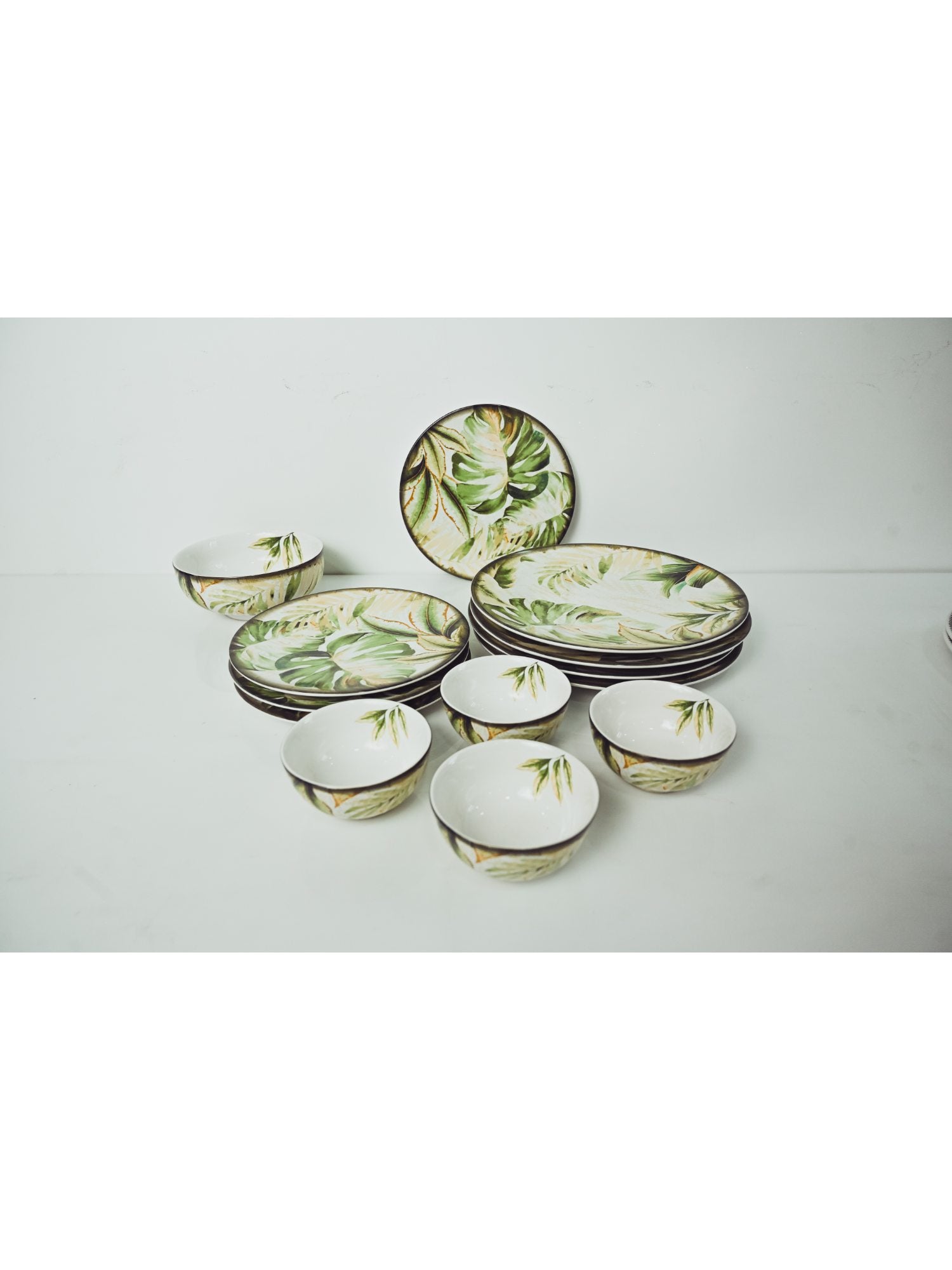 Elements of Piharwa 21 Piece dinnerware set