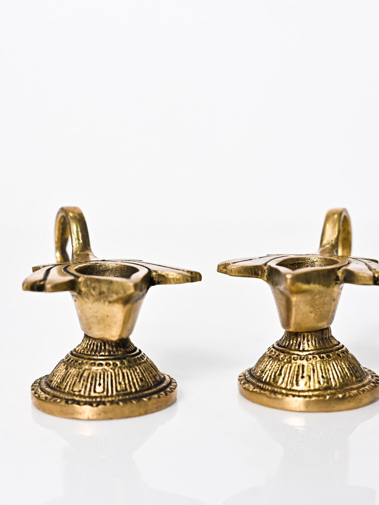 Elements of Piharwa Lotus Aarti diya (Brass) [ Set of Two ]