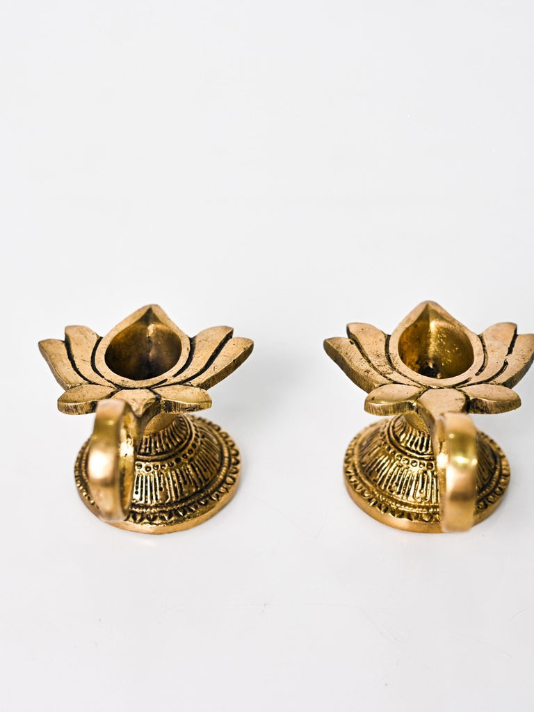 Elements of Piharwa Lotus Aarti diya (Brass) [ Set of Two ]