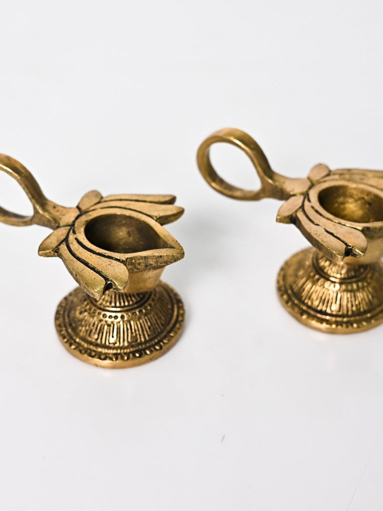 Elements of Piharwa Lotus Aarti diya (Brass) [ Set of Two ]