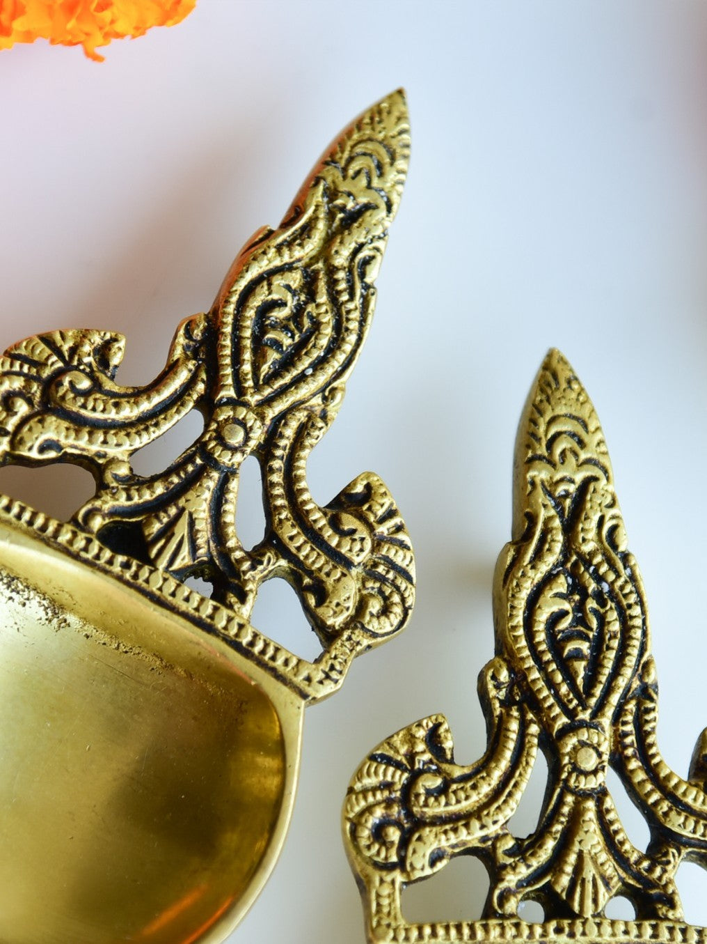 Elements of Piharwa Traditional Handcrafted Aarti Diya (Brass)