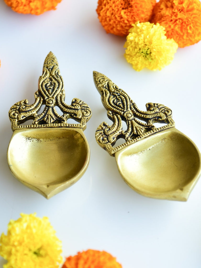 Elements of Piharwa Traditional Handcrafted Aarti Diya (Brass)