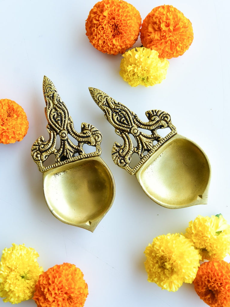 Elements of Piharwa Traditional Handcrafted Aarti Diya (Brass)