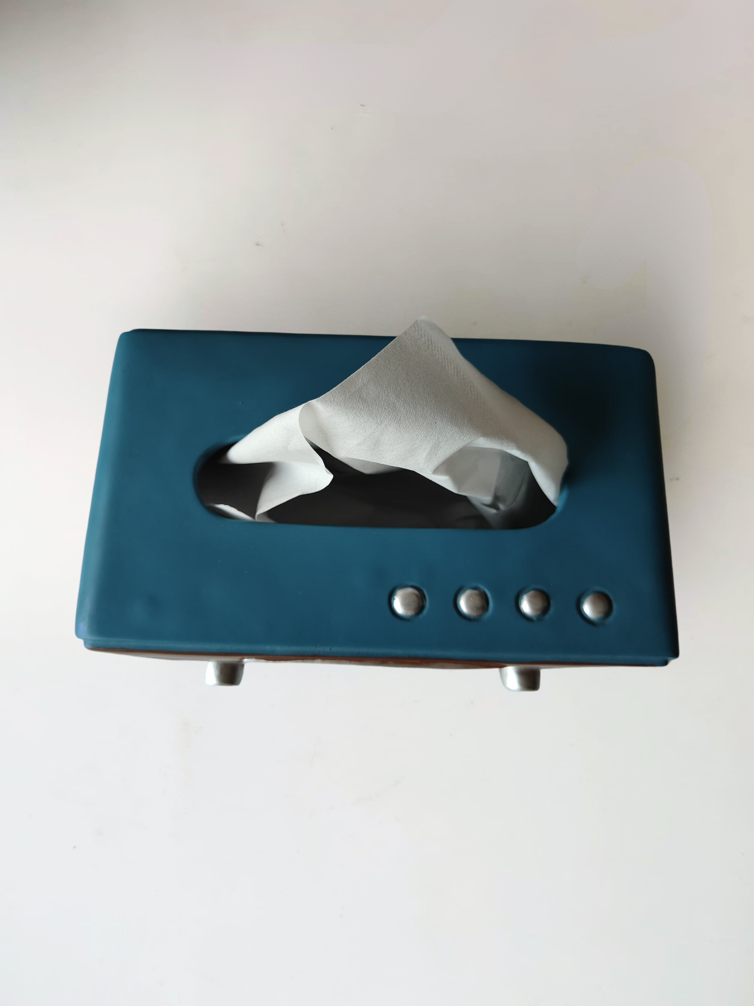Elements of piharwa Retro Radio Tissue Box