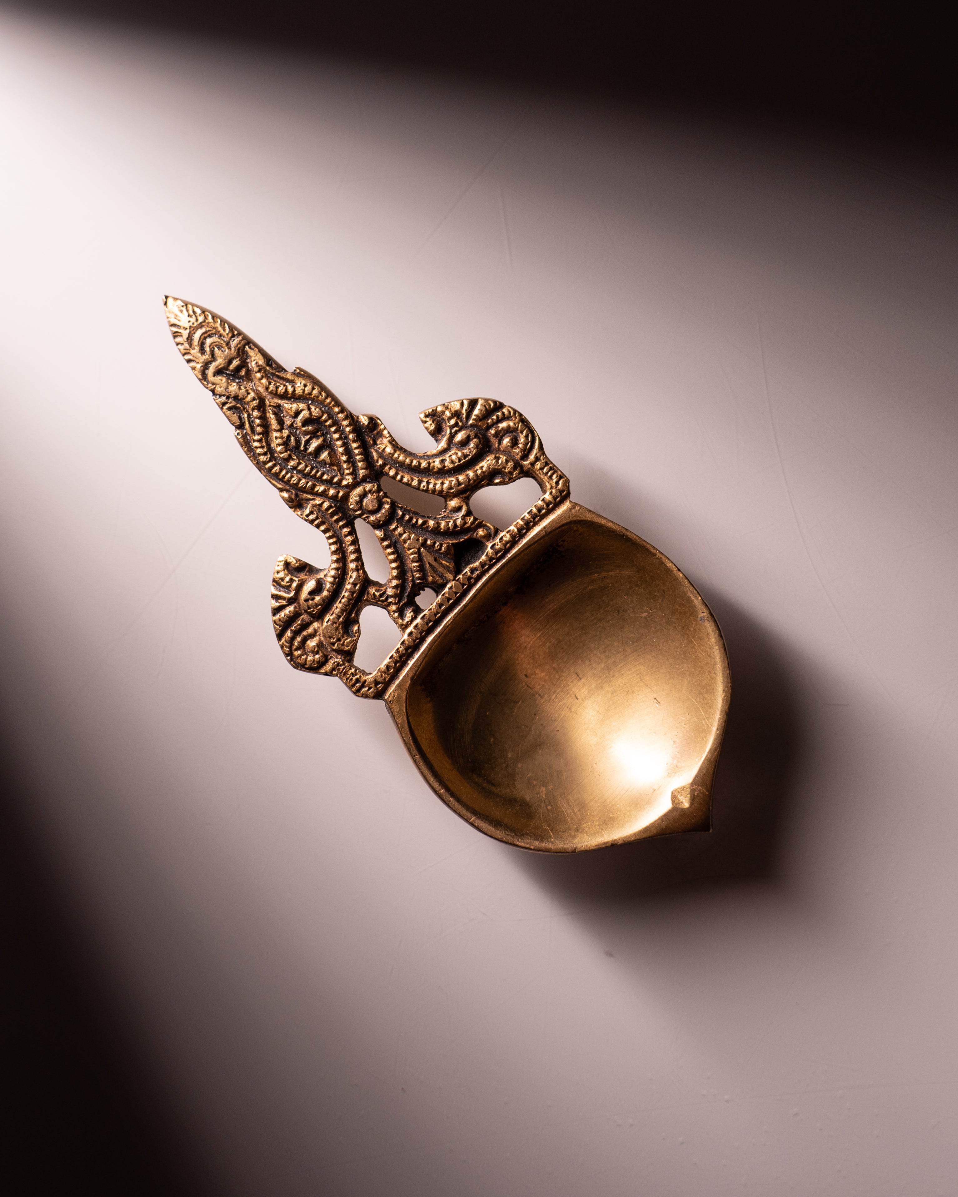 Elements of Piharwa Traditional Handcrafted Aarti Diya (Brass)