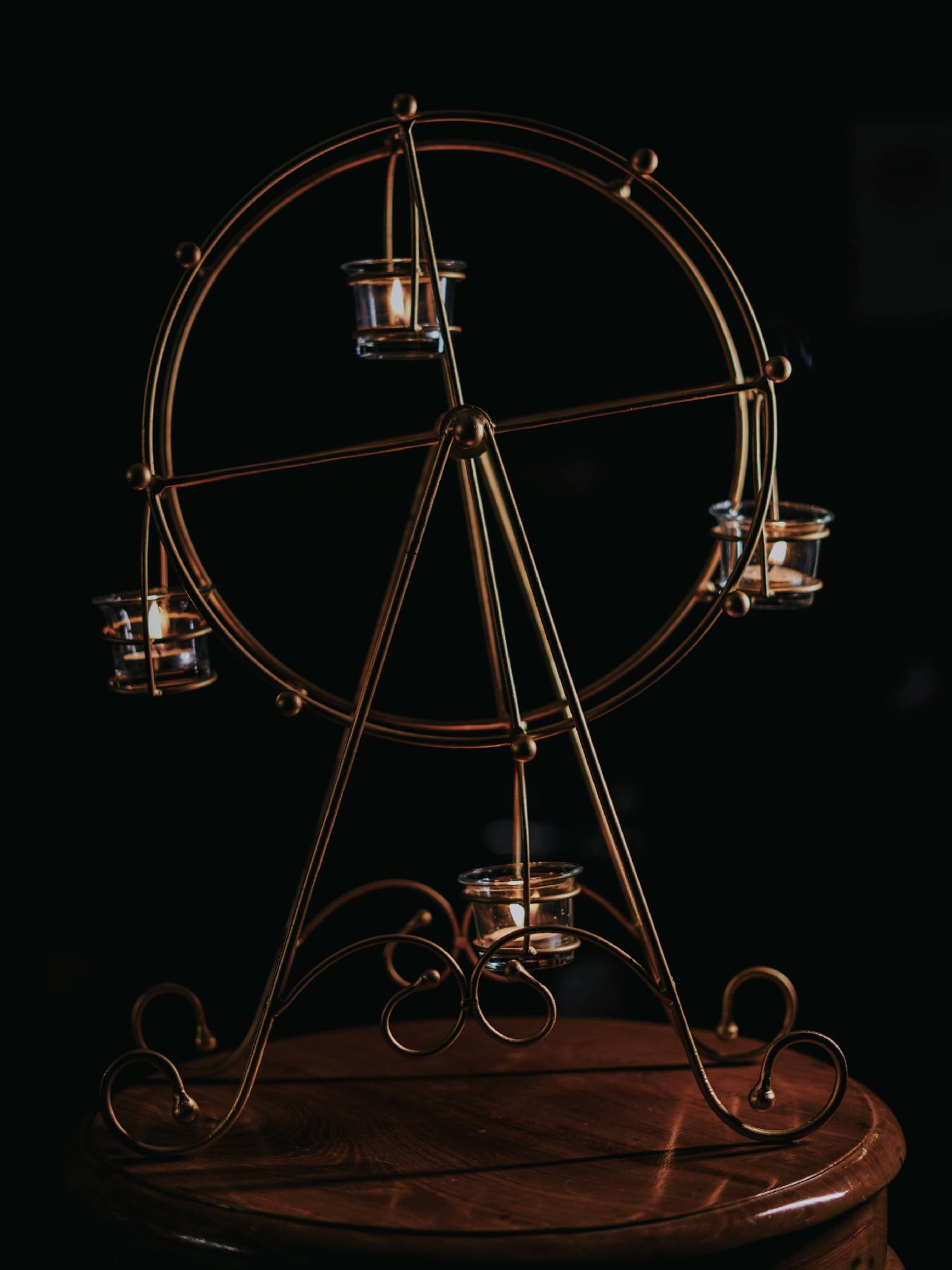 Elements of Piharwa Swing Tealight Candle Stand