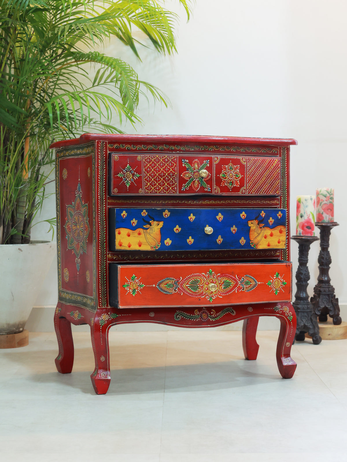 Piharwa Madhuban Wooden Chest of Drawers