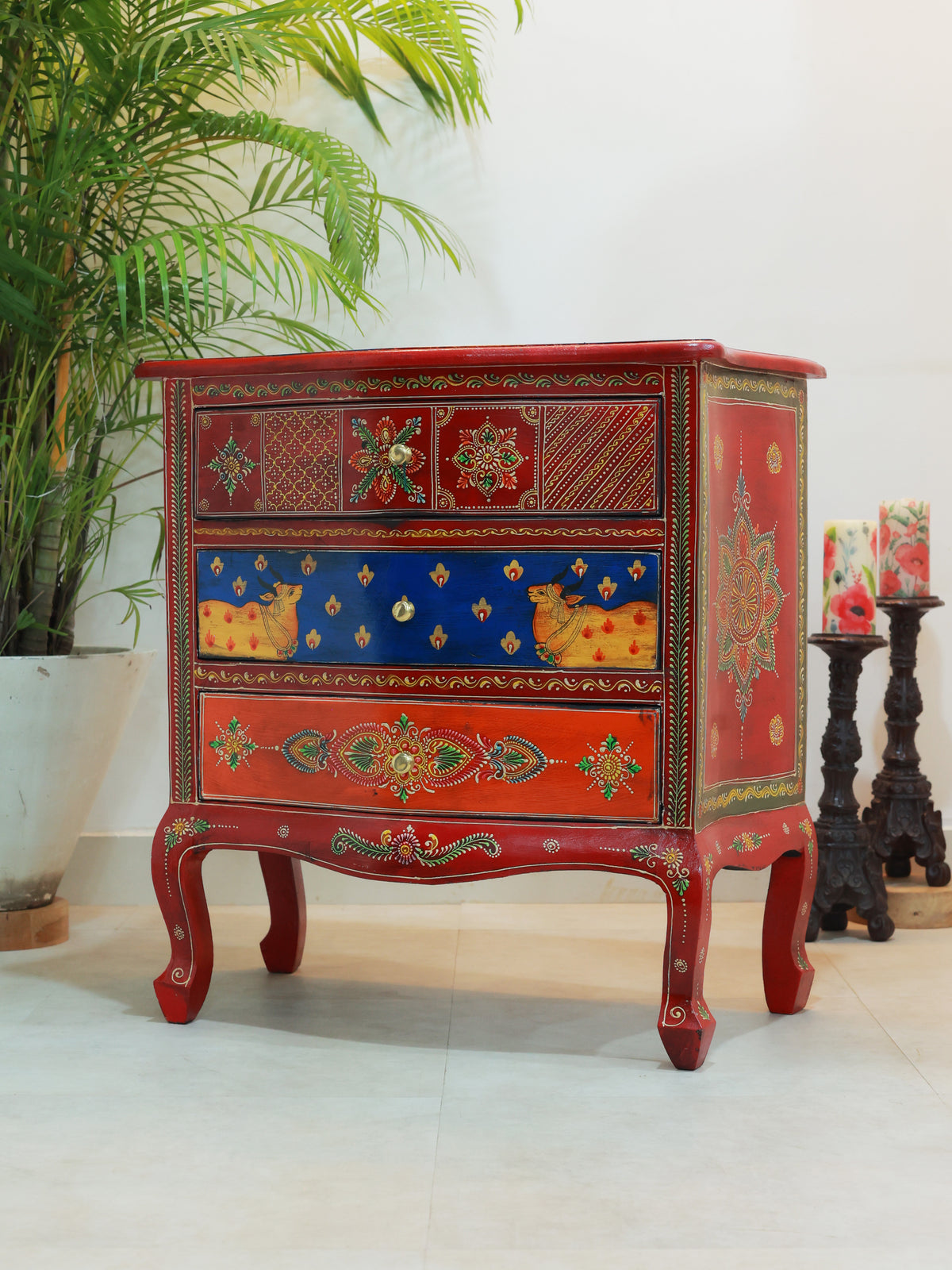 Piharwa Madhuban Wooden Chest of Drawers