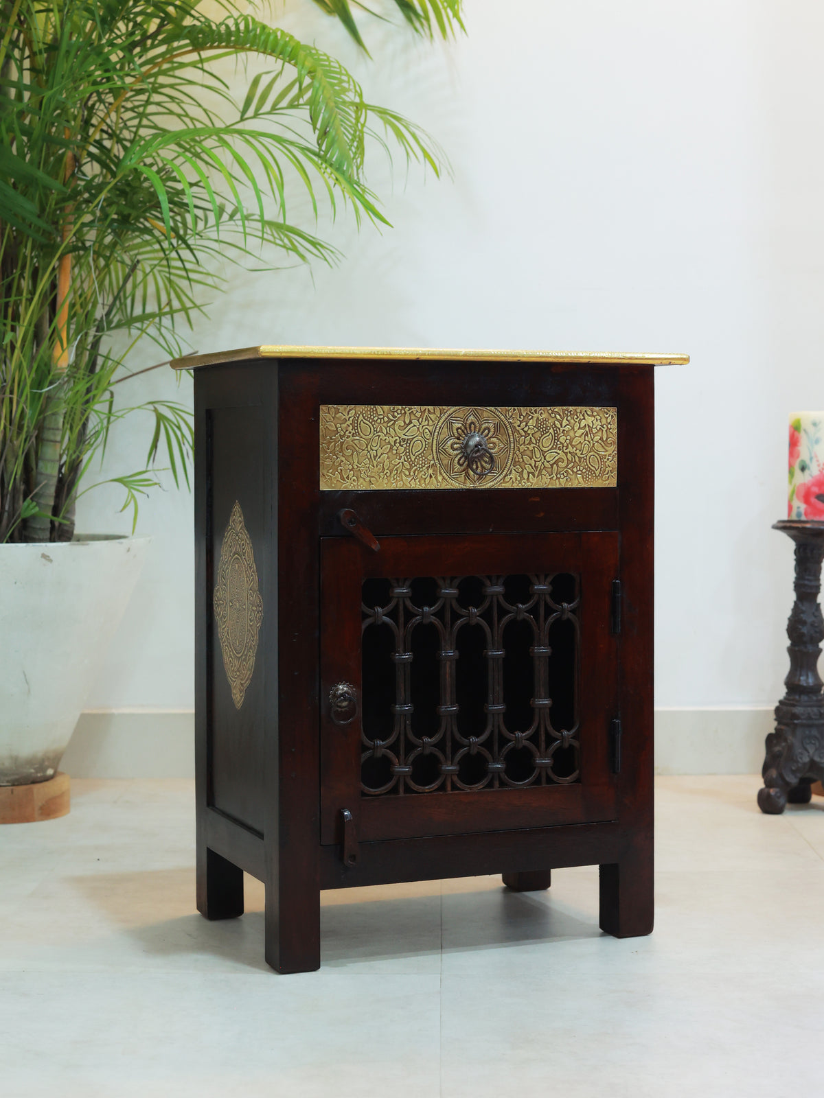 Piharwa Rajkosh Jali Cabinet