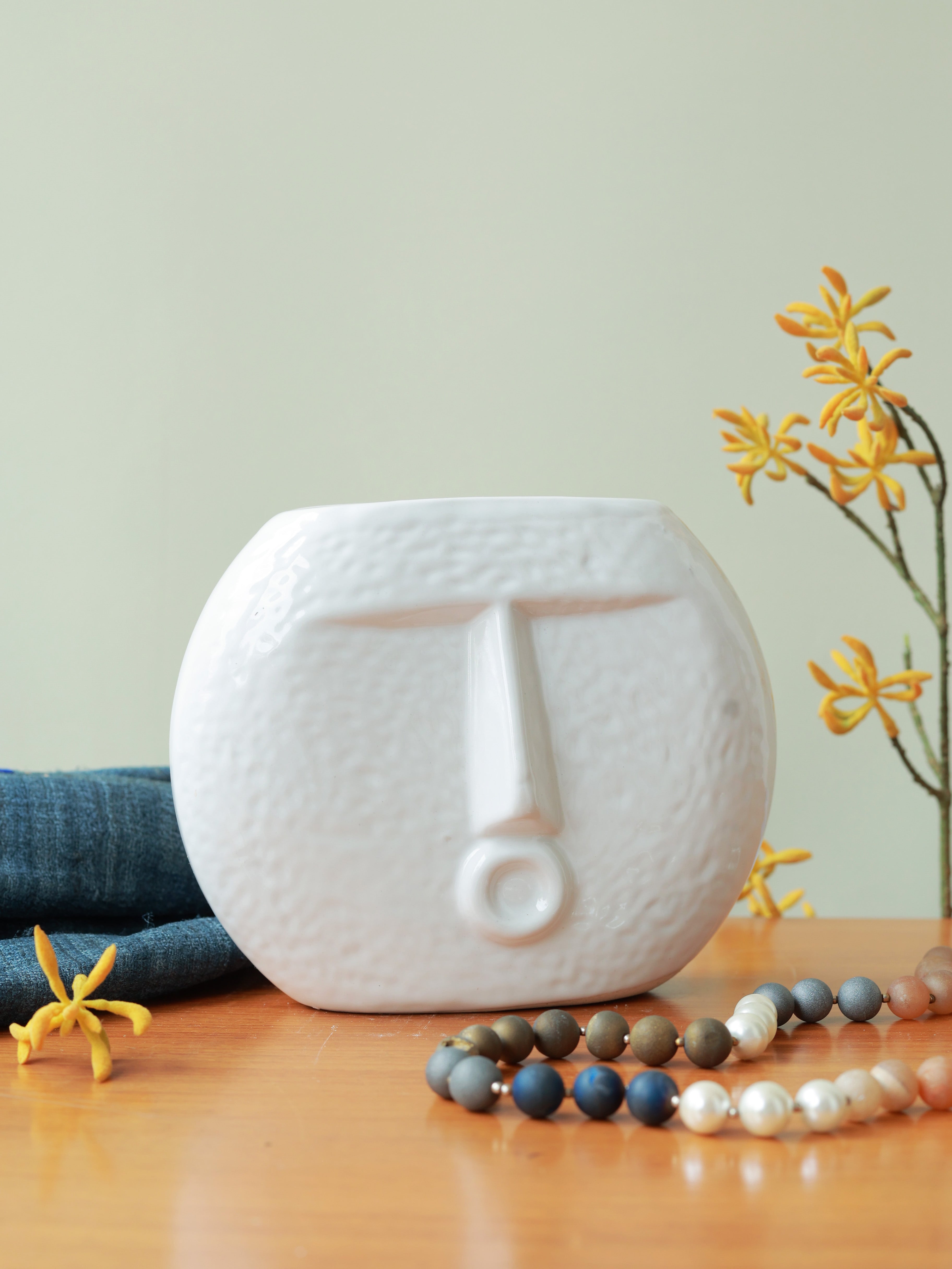 Piharwa Nirvana Face Pot - White