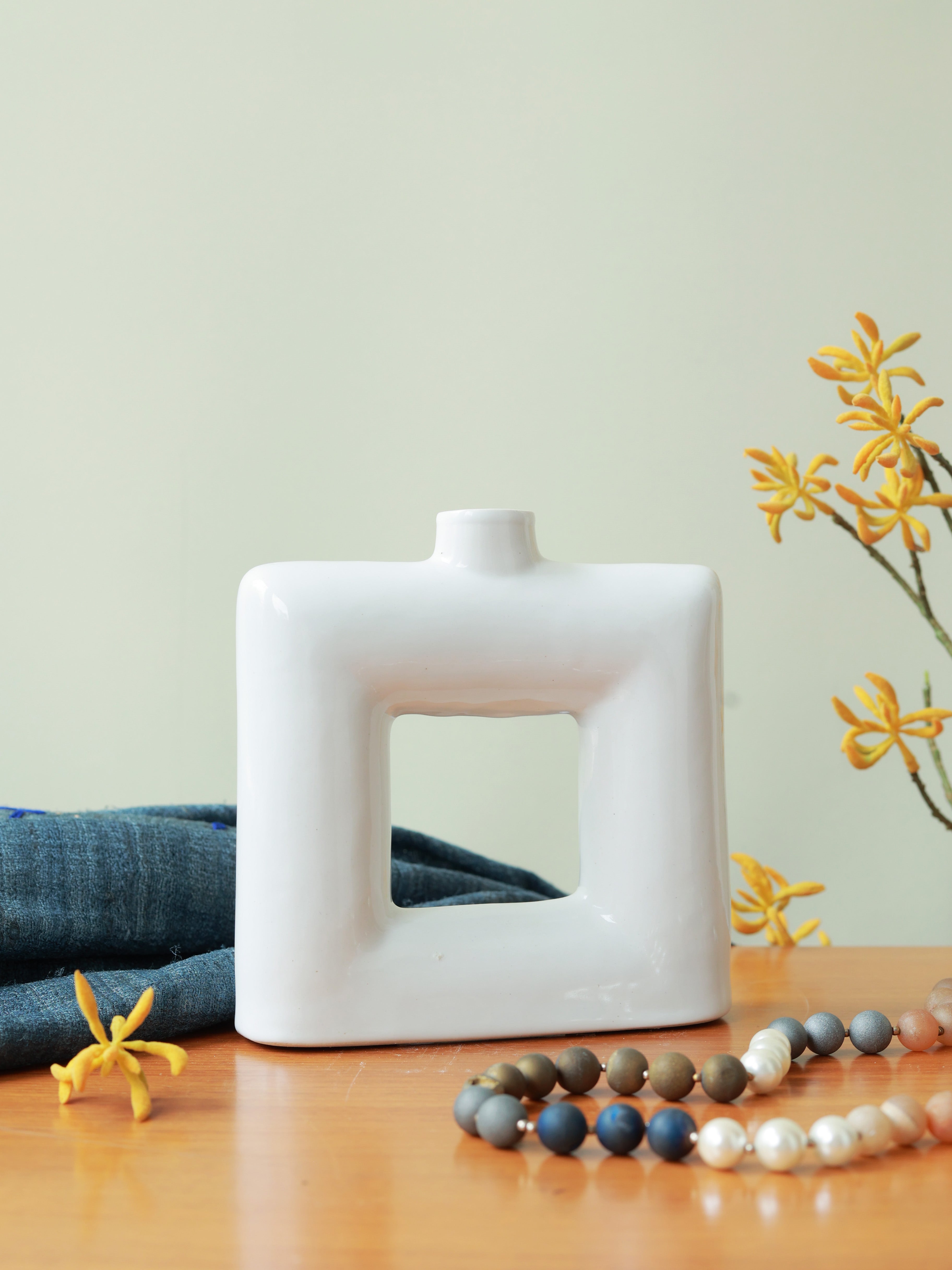 Piharwa Open Frame Vase – White