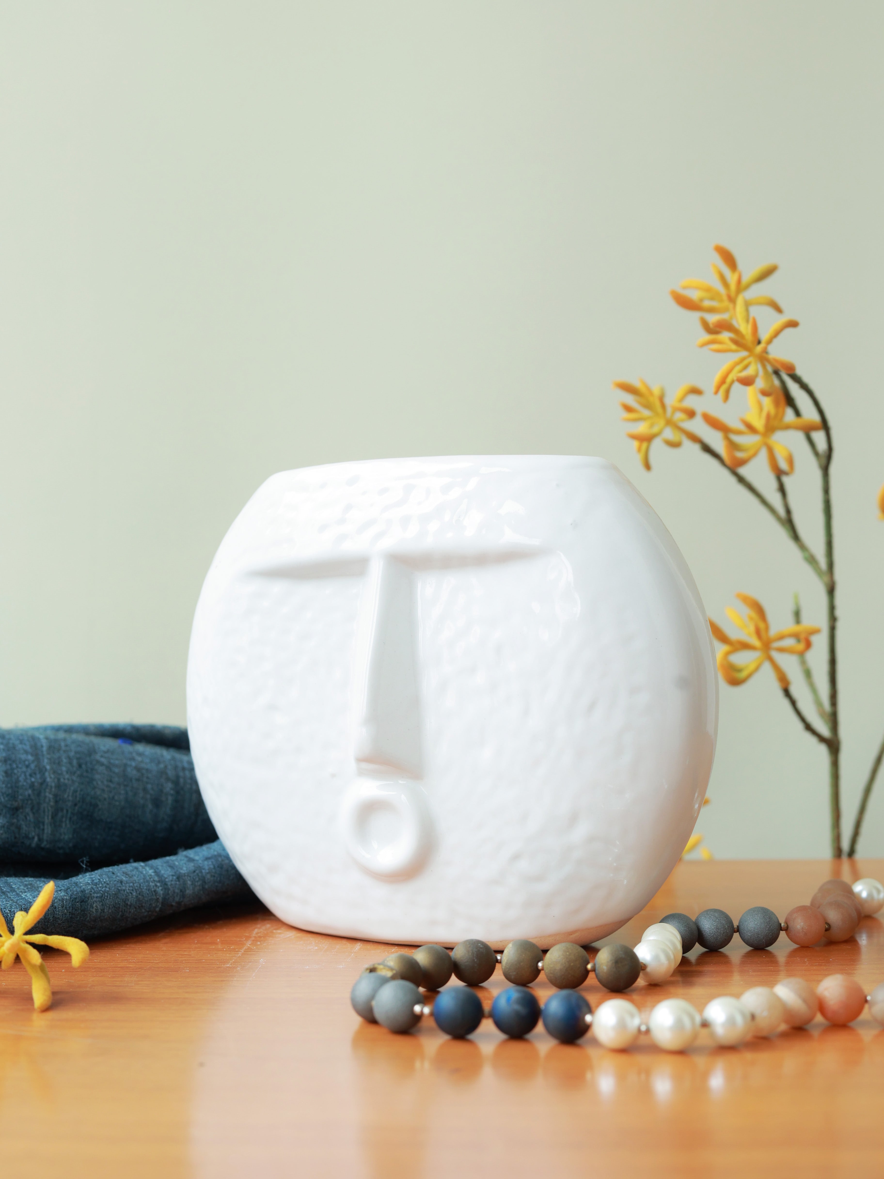 Piharwa Nirvana Face Pot - White