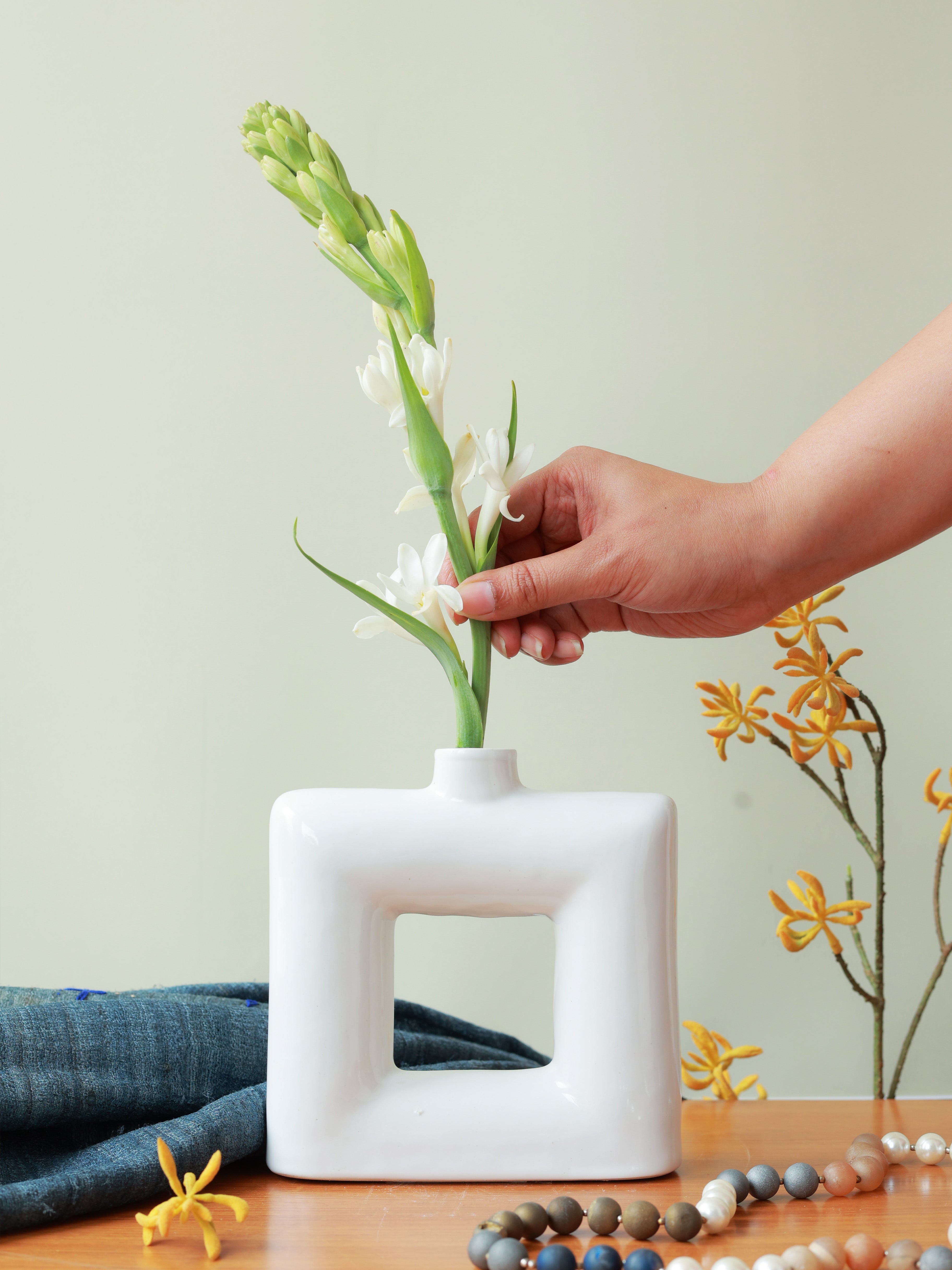 Piharwa Open Frame Vase – White
