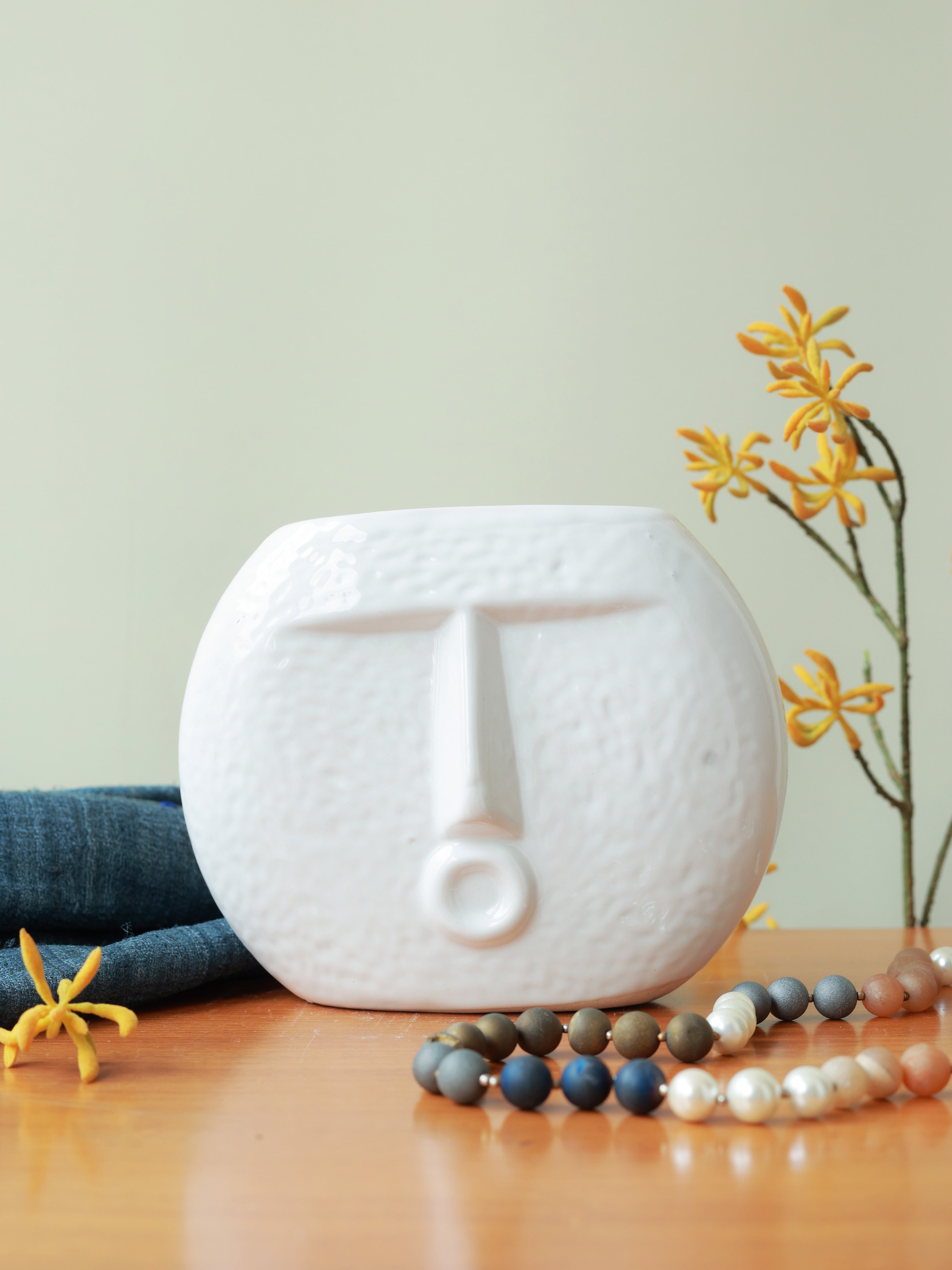 Piharwa Nirvana Face Pot - White